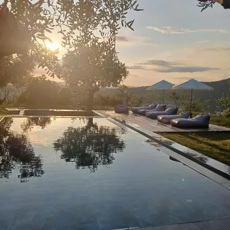 Kino Apartment * تيرانا